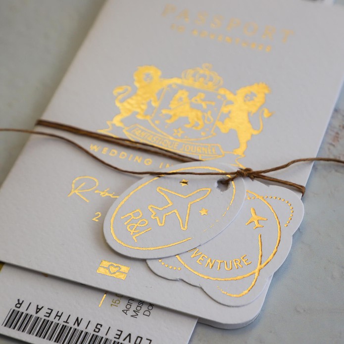 FOLIE STAPEL Trouwkaart - Paspoort met Boarding Pass Goud